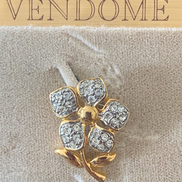 Cute Gold plated Brooch by Vendome - Picture 2 of 3